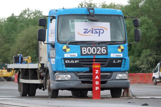 3m~8m Intercept Width Hydraulic Security Bollards with IP68 Waterproof Stainless Steel Construction for Traffic Control