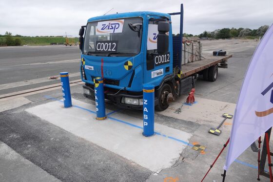 Customizable Logo Option for Retractable Bollards Flange Diameter 219±1mm Offered