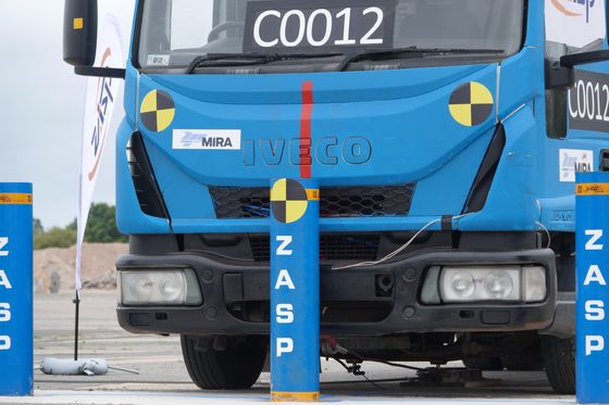 High Security Removable Bollards with 219mm Flange Diameter and Customizable Logo Design for Traffic Control