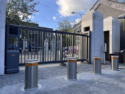 K4 Automatic Bollards with Customized Height 304 Stainless Steel and 3.8s Rising Time for Access Control