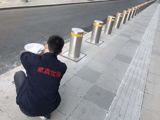 Steel Locks Durable Retractable Bollards With 600mm Cylinder Intercept Height And 350mm Foundation Depth