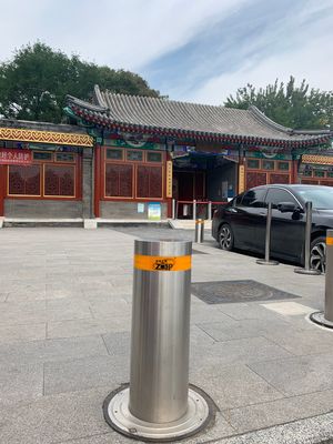 Space Saving Stainless Steel Removable Bollards With Cylinder Intercept Height Of 600mm