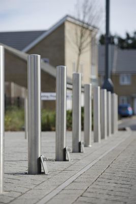 Black or OEM Removable Bollards 1000±5mm Height Above Ground 14mm /-2mm Cylinder Thickness Strong and Durable