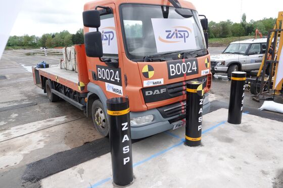 ISO 9001 Certified Fixed Bollards with Q235 Carbon Steel Construction and 15kg Weight for Secure Traffic Control