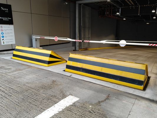 6M-4200KG Road Blockers with LED Warning Light Yes and Device For Manual Handling