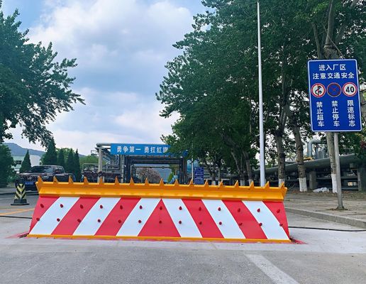 Device For Manual Handling Road blocker 4M Intercept Width With Front Folding Skirt