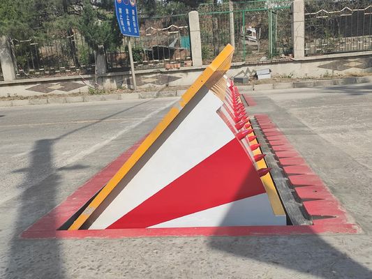 Device For Manual Handling Road blocker 4M Intercept Width With Front Folding Skirt