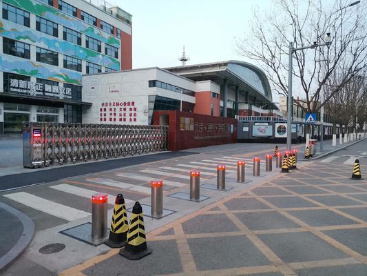 IP68 Rated LED Lighted Retractable Driveway Bollards With Automatic Lifting Function