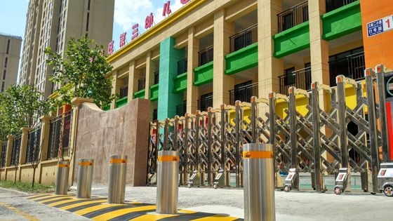304/316 6mm Thickness Surface Mount Bollards Automatic Bollard System