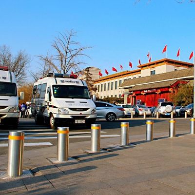 Anti Crashed Customizable Automatic Bollards For Driveways Removable Steel Bollards