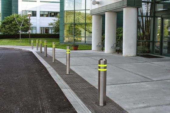 304 Fixed Galvanized Steel Bollards For Outdoor Pavement Protection