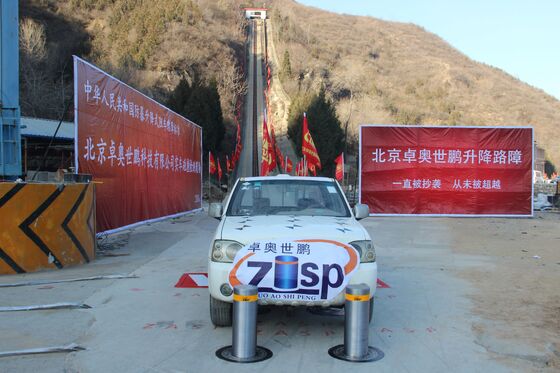 Stainless Steel Remote Control Rising Bollards Hydraulic Movement Principle Barrier System Enhancing Property Protection