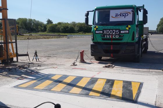 Manual Handling Device and Hydraulic Movement Principle Road Blockers for Emergency Situations