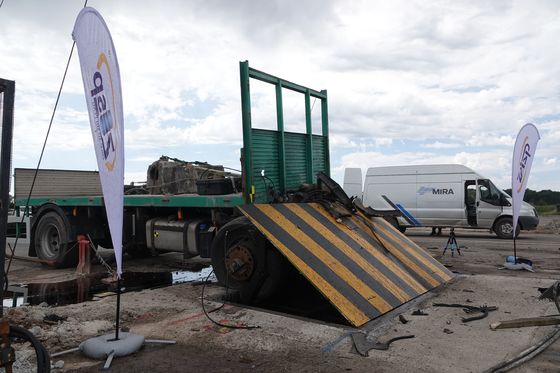 Manual Handling Device and Hydraulic Movement Principle Road Blockers for Emergency Situations