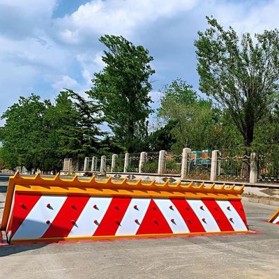 Device For Manual Handling Road blocker 4M Intercept Width With Front Folding Skirt