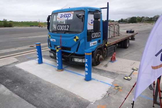 K4 High Visibility Stainless Steel Removable Bollards With IWA14-1 Cerification