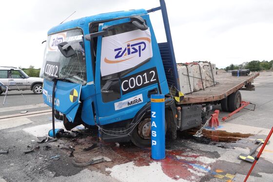 Traffic Control with Corrosion Resistance and 14mm /-2mm Cylinder Thickness in Removable Bollards