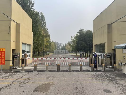 304 316 Remote Control Parking Bollards Electric Security Bollards 6mm Thickness
