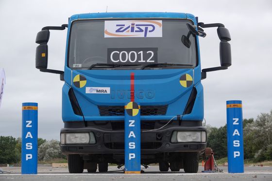 30mm Diameter Retractable Bollards with 600mm Cylinder Intercept Height and Powder Coated Finish for Traffic Control
