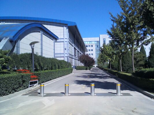 IP68 Rated Automatic Bollards with Overheating Protection 120℃ and 1000mm Height for Hydraulic Security