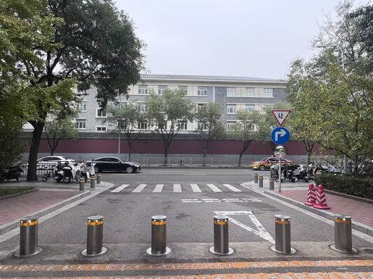 Hydraulic Security Bollards Hot Dipped Galvanized Power Coated Robust Vehicle Access Control Impact Resistant Solutions