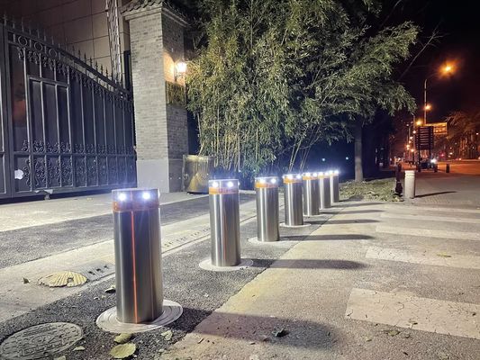 IP68 Rated Automatic Bollards For Driveways With Remote Control System