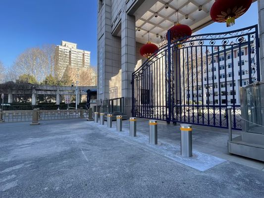 Q345 Versatile Semi Automatic Bollards 325mm Diameter Easy Operation