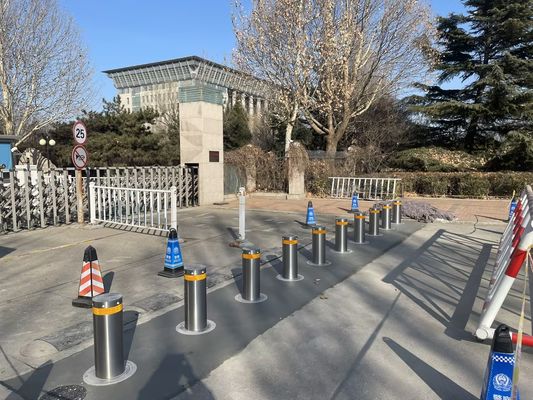 Q345 Versatile Semi Automatic Bollards 325mm Diameter Easy Operation