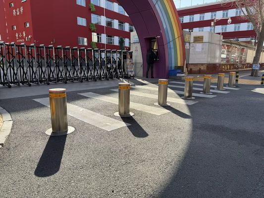 Q345 Versatile Semi Automatic Bollards 325mm Diameter Easy Operation