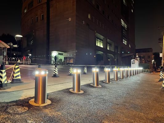 LEDライト付きの自動上昇ボラード
